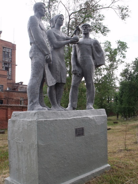 Скульптура «Рабочие АТЗ»