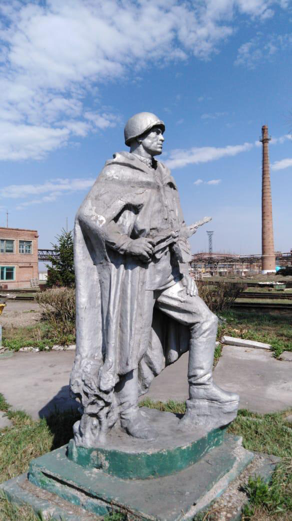 Скульптура воина.